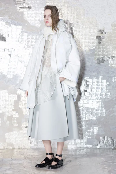 Look 10